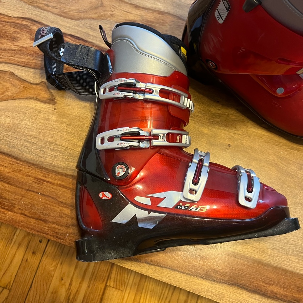 Nordica ski boots size 6 (size 8 in shoes)